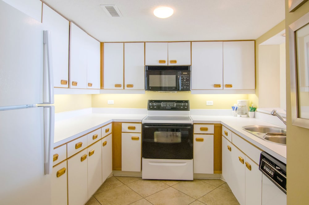 Condo, 2 Bedrooms, Beachfront photo 3