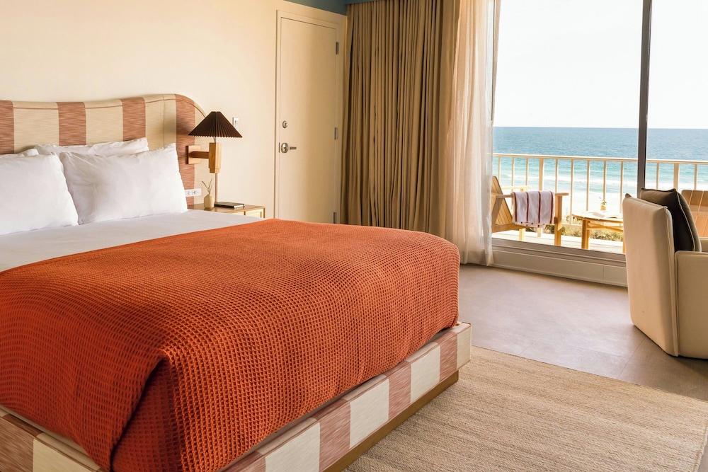 Oceanfront King Suite with Balcony photo 1