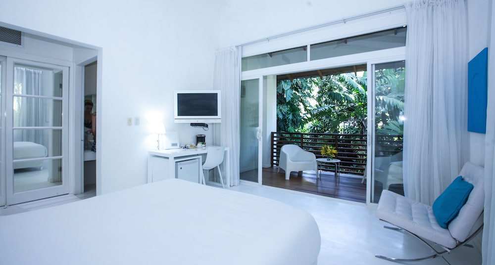 Deluxe Room King Bed