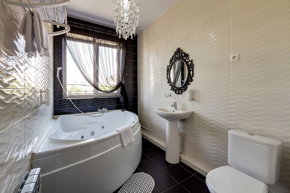 Honeymoon Suite photo 3