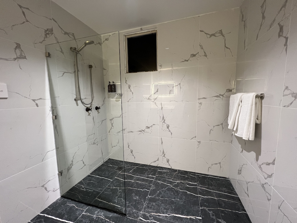 Deluxe Room - Photo 3