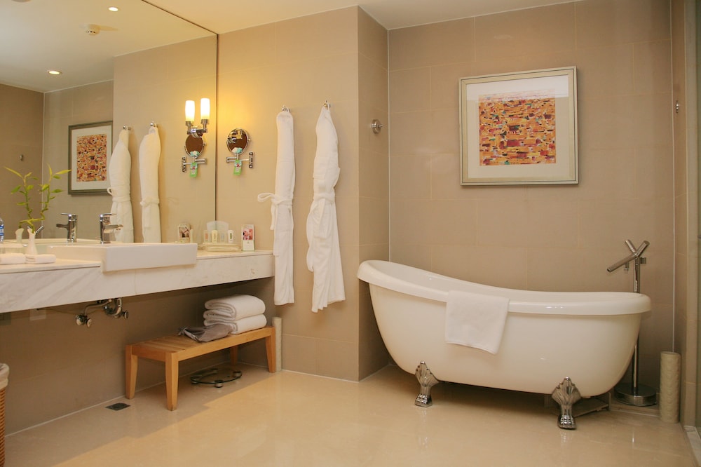 Suite, Club Lounge Access - Photo 2