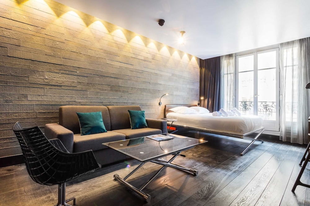 Studio, 1 Queen Bed with Sofa bed (61)