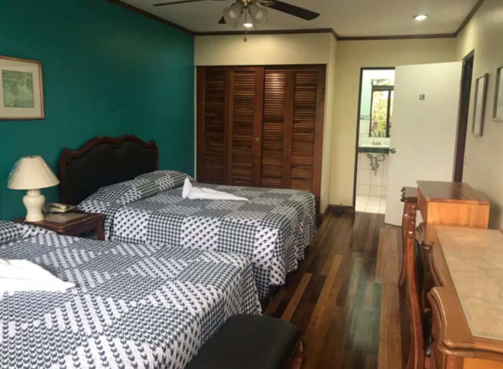 Standard Single Room, 2 Double Beds photo 1