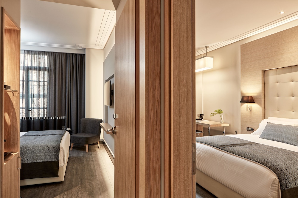Basic Double Room, Balcony photo 3