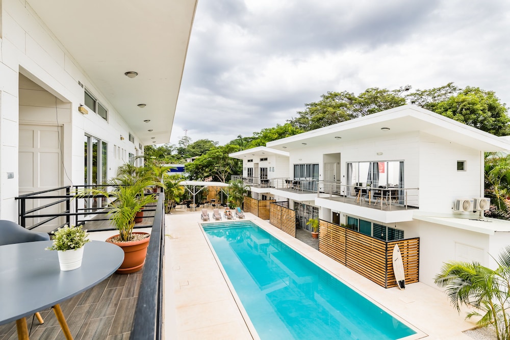 Premium Studio, 1 Queen Bed, Kitchen, Garden View