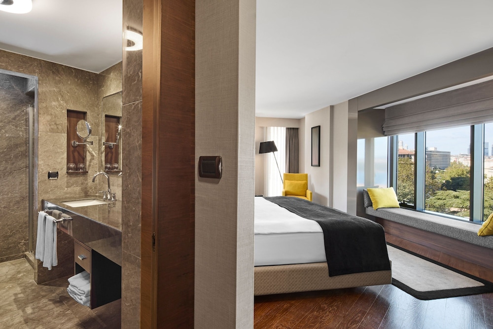 Junior Suite, 2 Twin Beds photo 3
