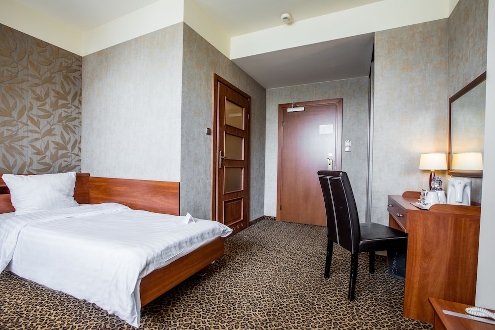 Standard Twin Room - Photo 4