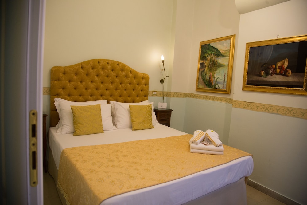 Classic Double Room, Courtyard View