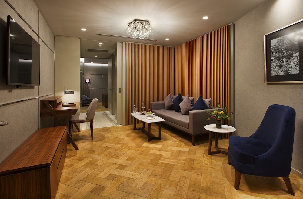 Senior Suite, 1 Bedroom thumbnail 6