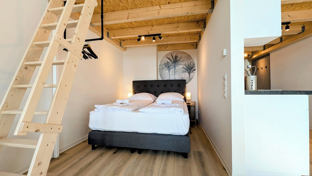 Luxury Suite, Balcony, City View photo 3