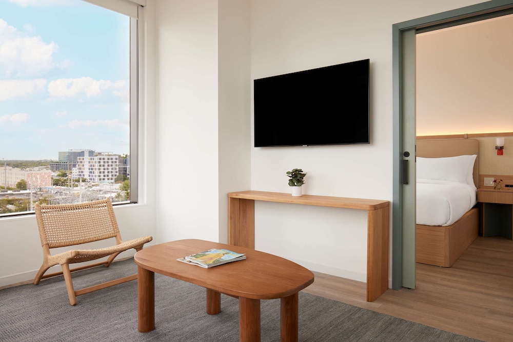 Suite (Arlo) thumbnail 5