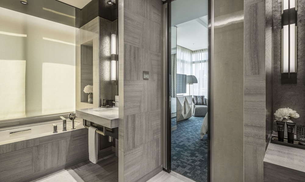 Suite, Park View