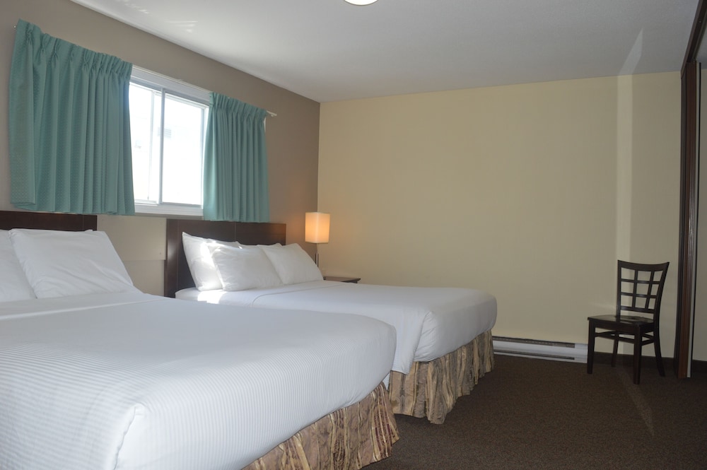 Premium 3 Queen Bed Family Suite photo 1