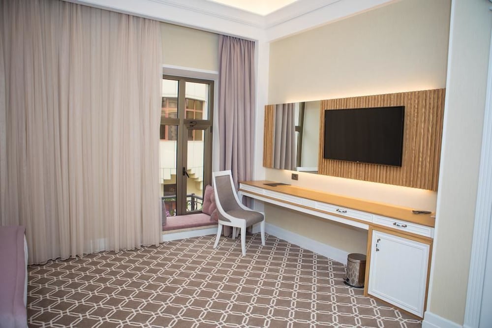 Deluxe Room, 1 King Bed, City View - Photo 13