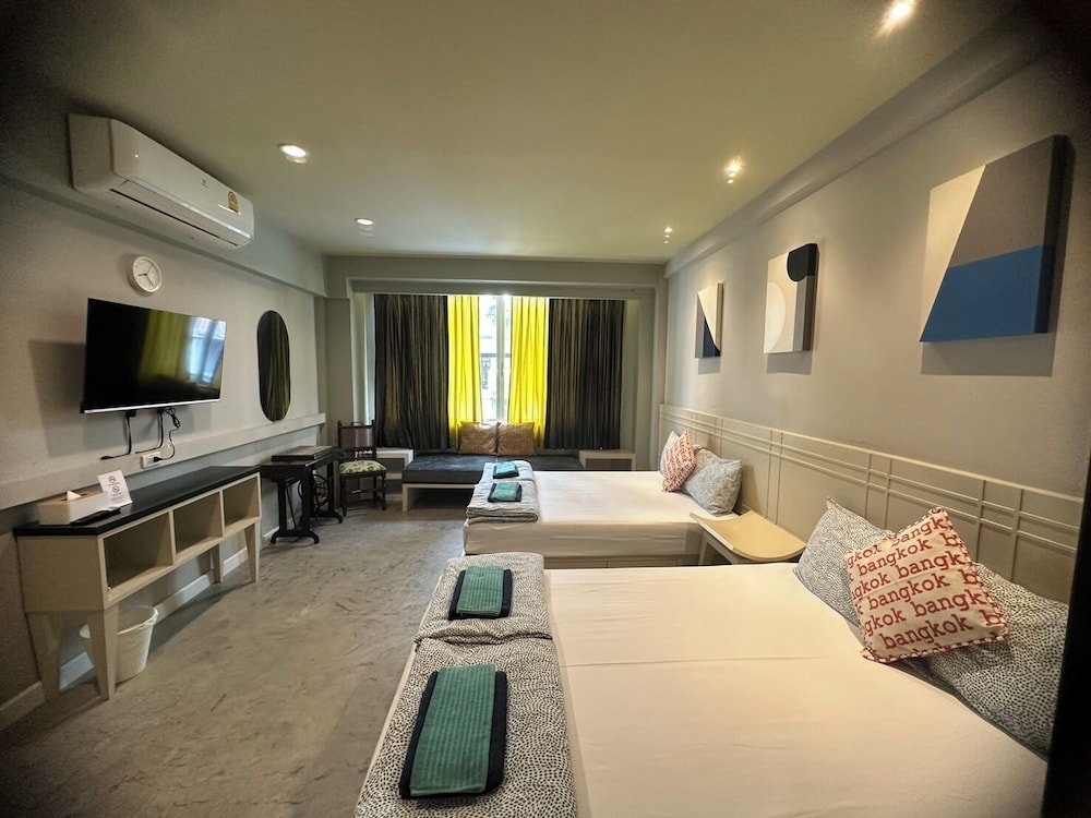 Comfort Quadruple Room, City View