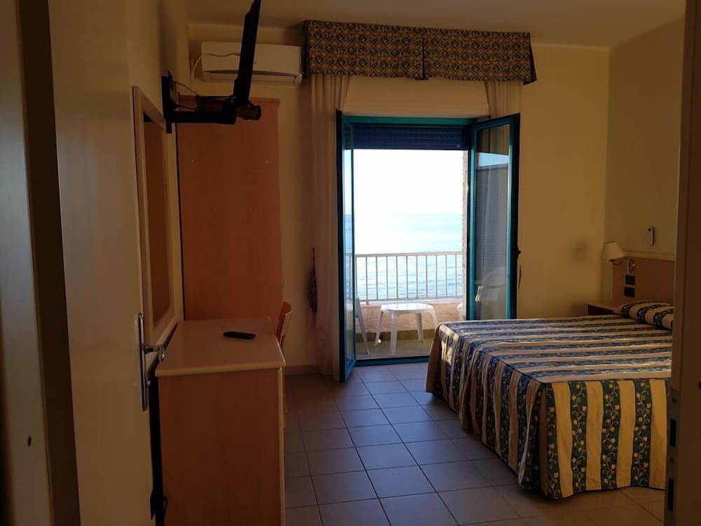 Double or Twin Room, Sea View
