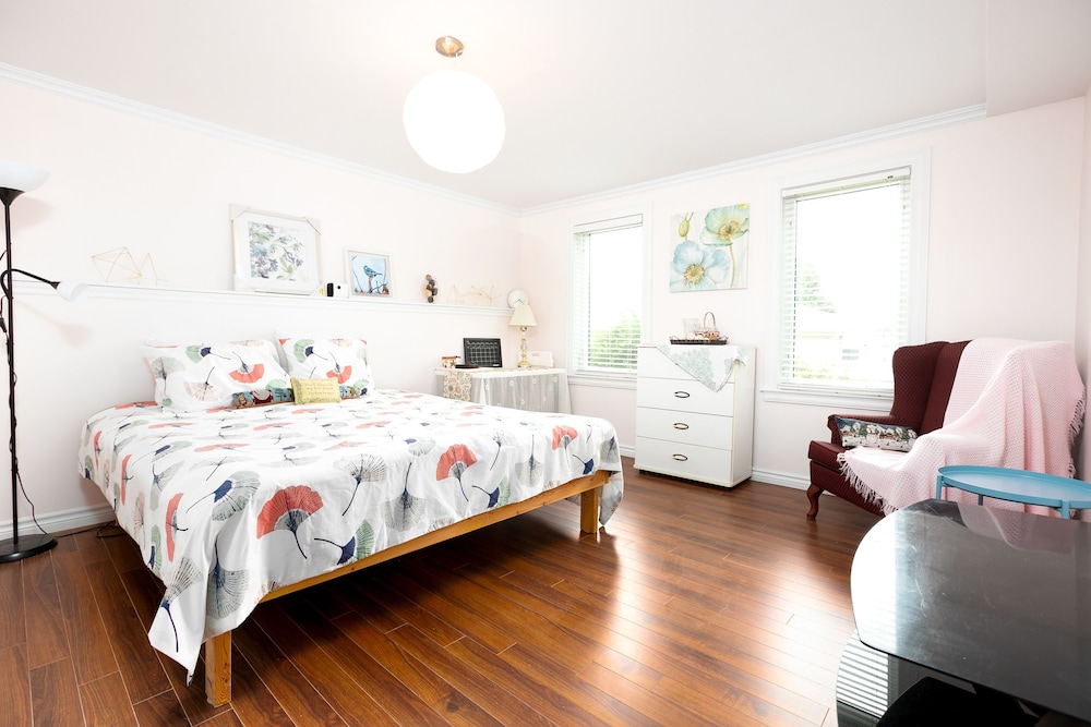 Elite Double Room, 1 Queen Bed, Courtyard View (1: Rose)