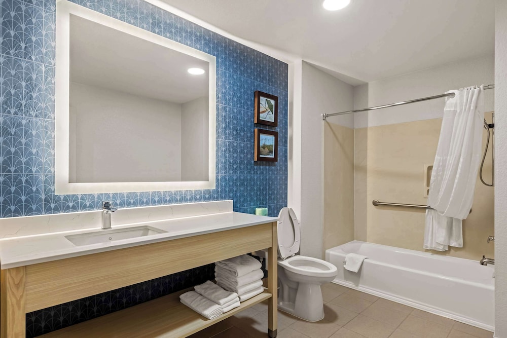 Suite, Multiple Beds, Non Smoking - Photo 8