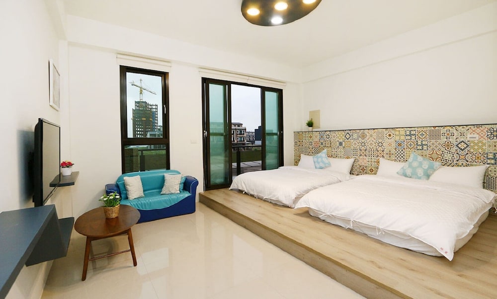 Quadruple Room, Partial Lake View (201) photo 3