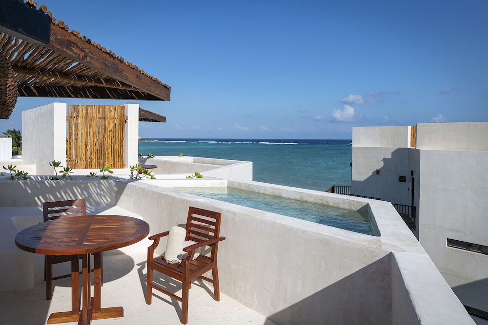 Rooftop Suite - Photo 7