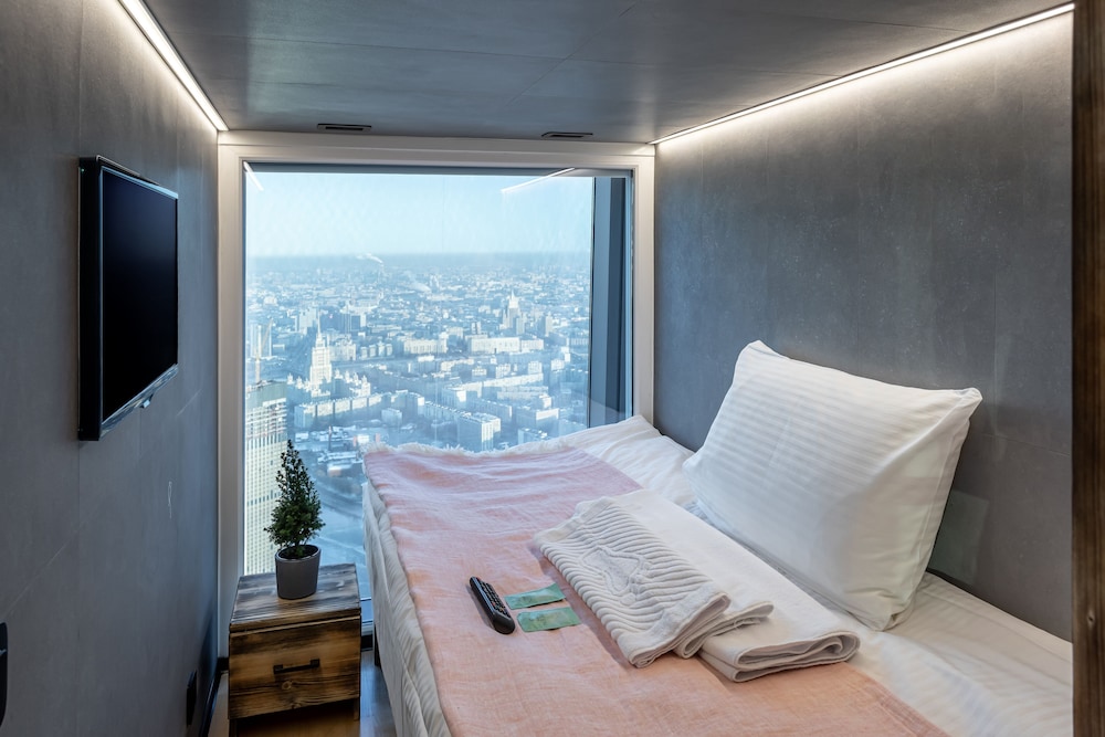 Queen Single Capsule Room (Female only)