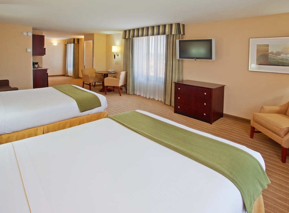 Suite, 1 King Bed, Accessible (Communications) - Photo 6