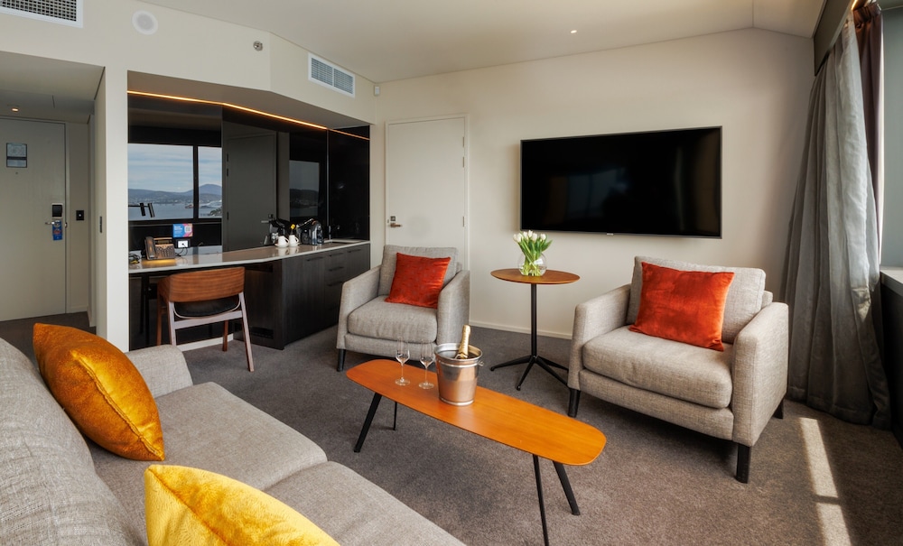 Suite, 1 King Bed, Harbor View photo 3