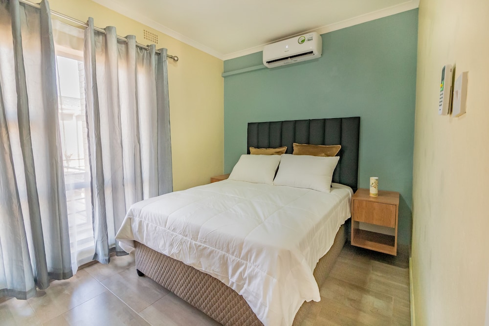 Signature Apartment photo 2