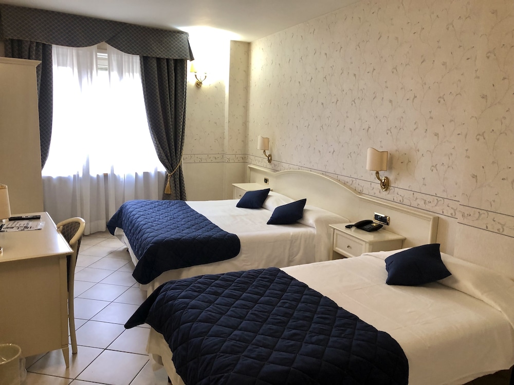 Triple Room - Photo 4