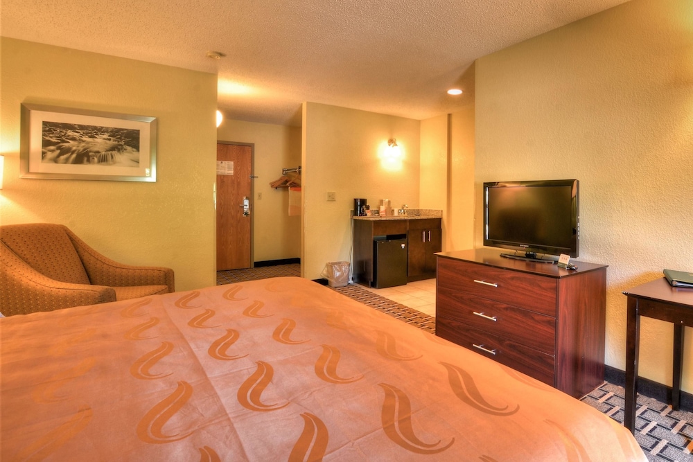 Business Suite, 1 King Bed, Non Smoking - Photo 1