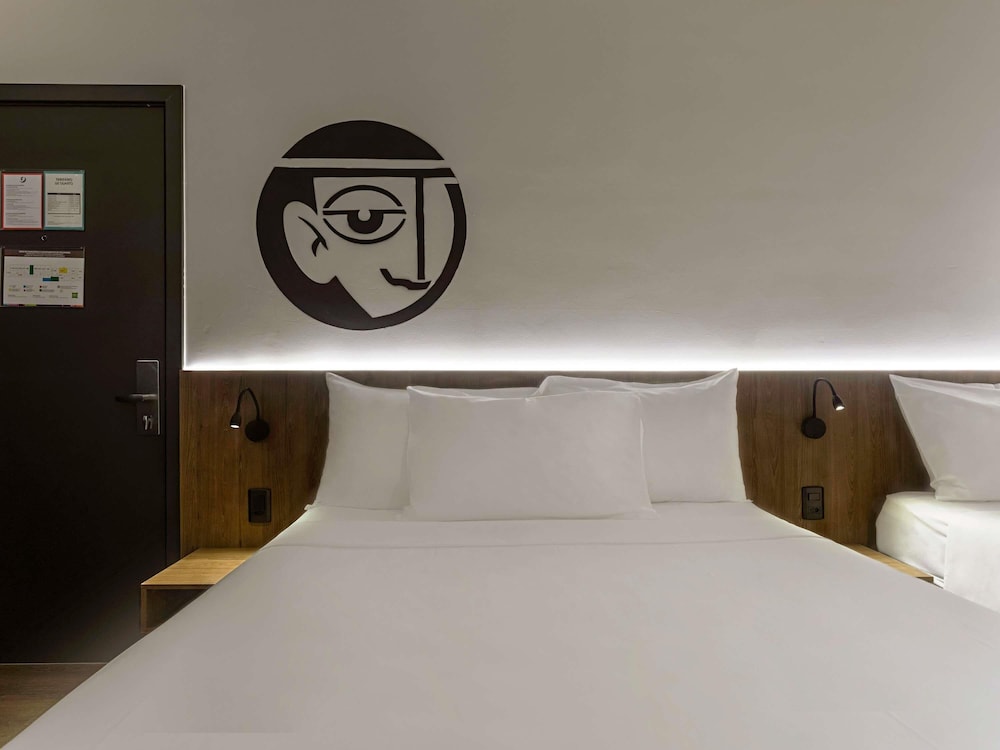 Standard Room with a side sea view (1 double bed and 1 single bed) - Photo 5