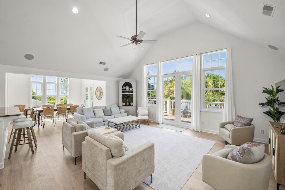 House, Multiple Beds, Balcony, Ocean View (723 Seahorse Rd) photo 1