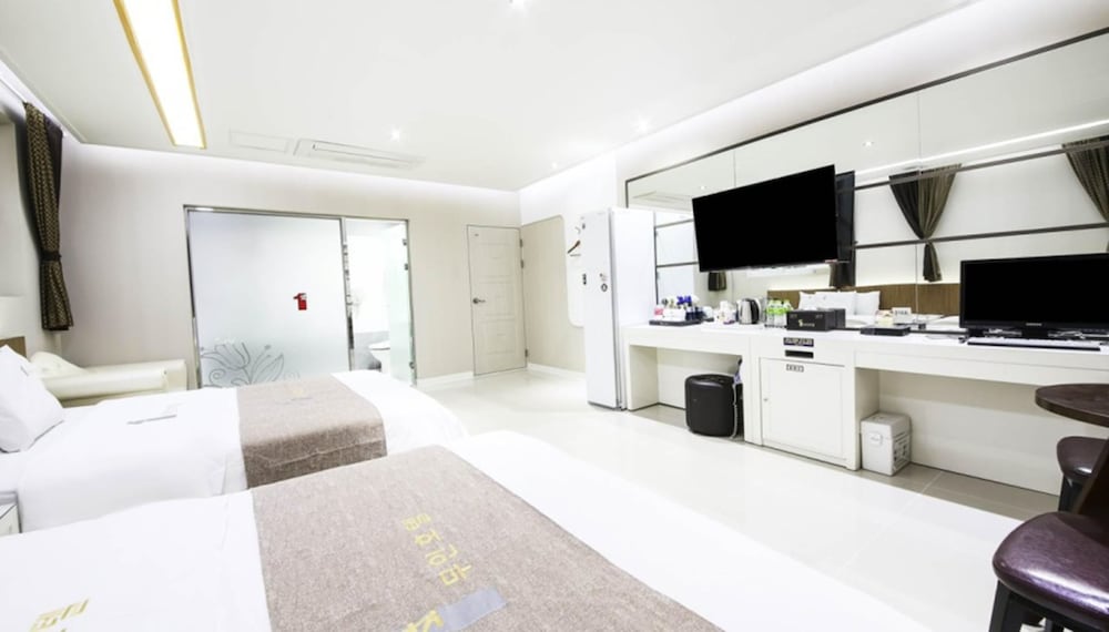 Twin Room (Breakfast available on Weekday only) - Photo 3