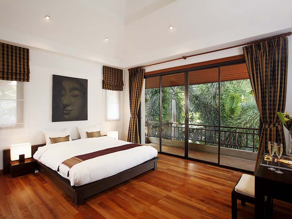 Villa, 6 Bedrooms photo 2