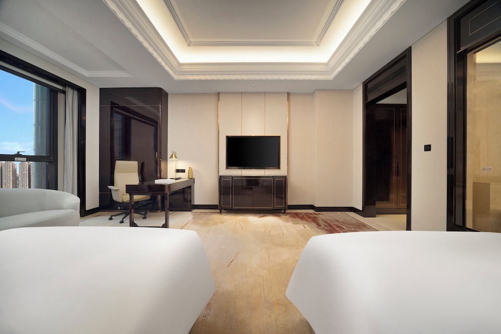 Crown Deluxe Executive Twin Room photo 3