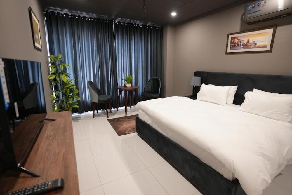 Deluxe Double or Twin Room, City View
