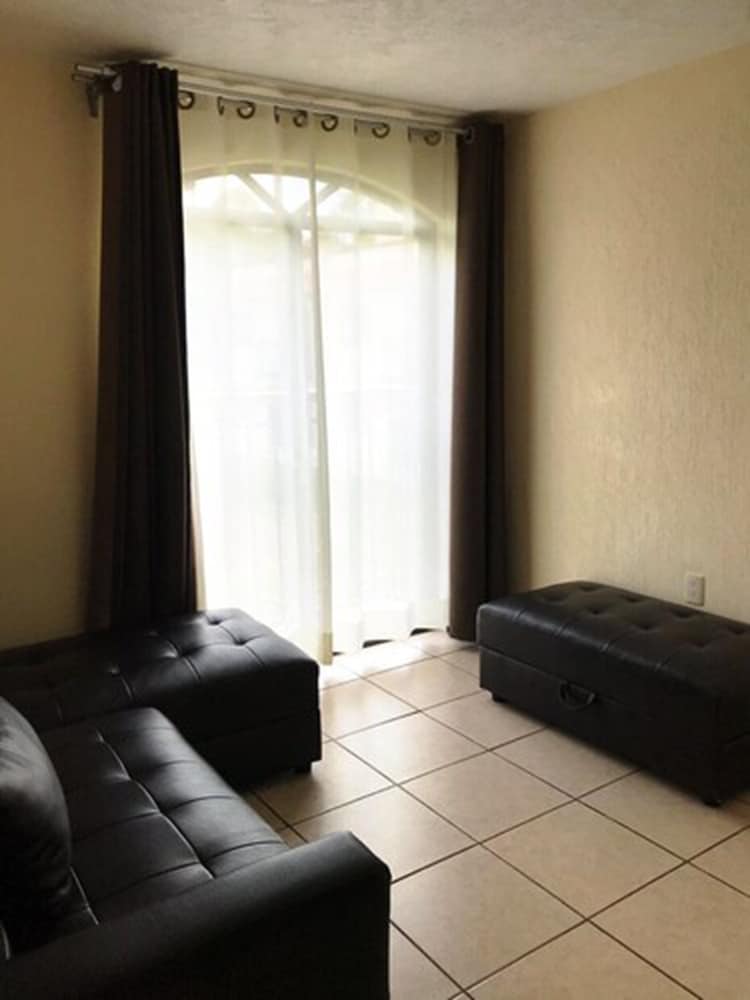 Suite 6B photo 2
