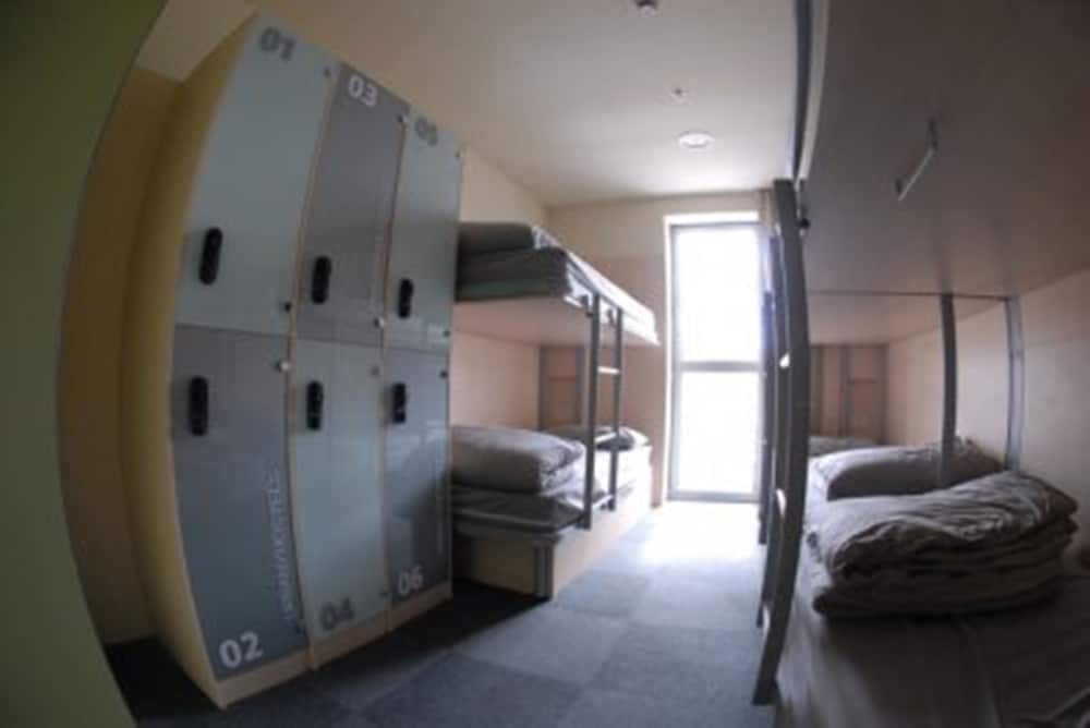 Shared Dormitory, Women only (Mixed Dorm 6 Bed Dorm) photo 2