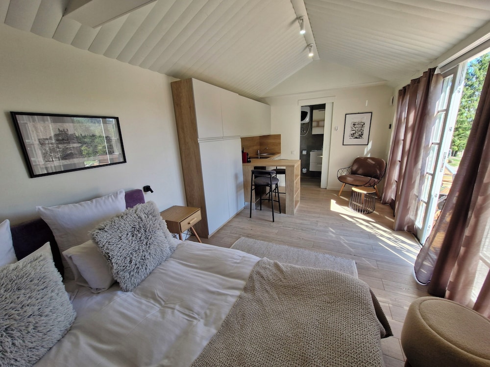 Economy Cabin photo 2
