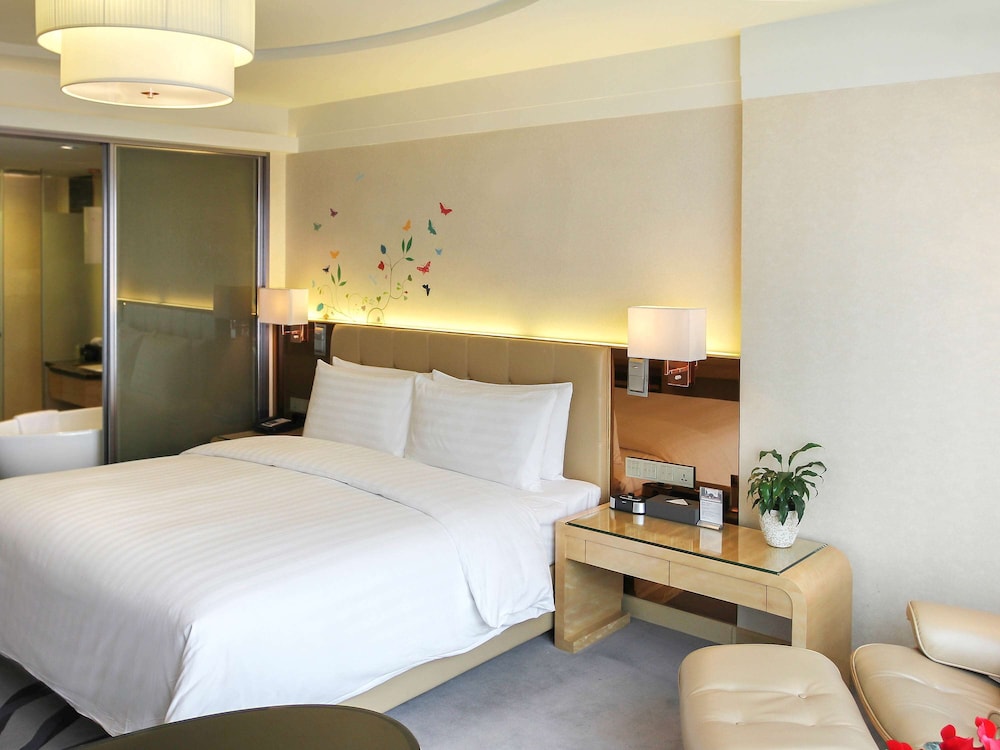 Superior Room, 1 King Bed, Executive Level