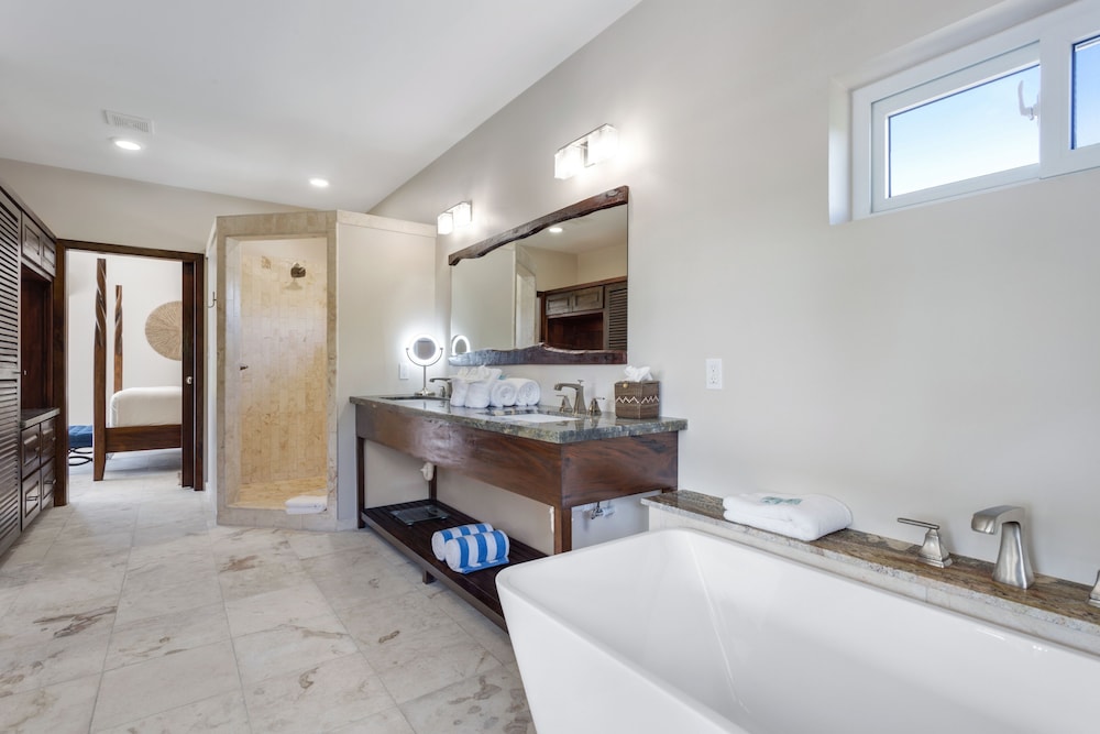 Whaleshark Luxury Penthouse, 1 Bedroom, Pool View, photo 6