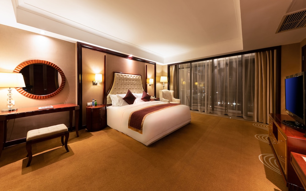 Deluxe King Bedroom