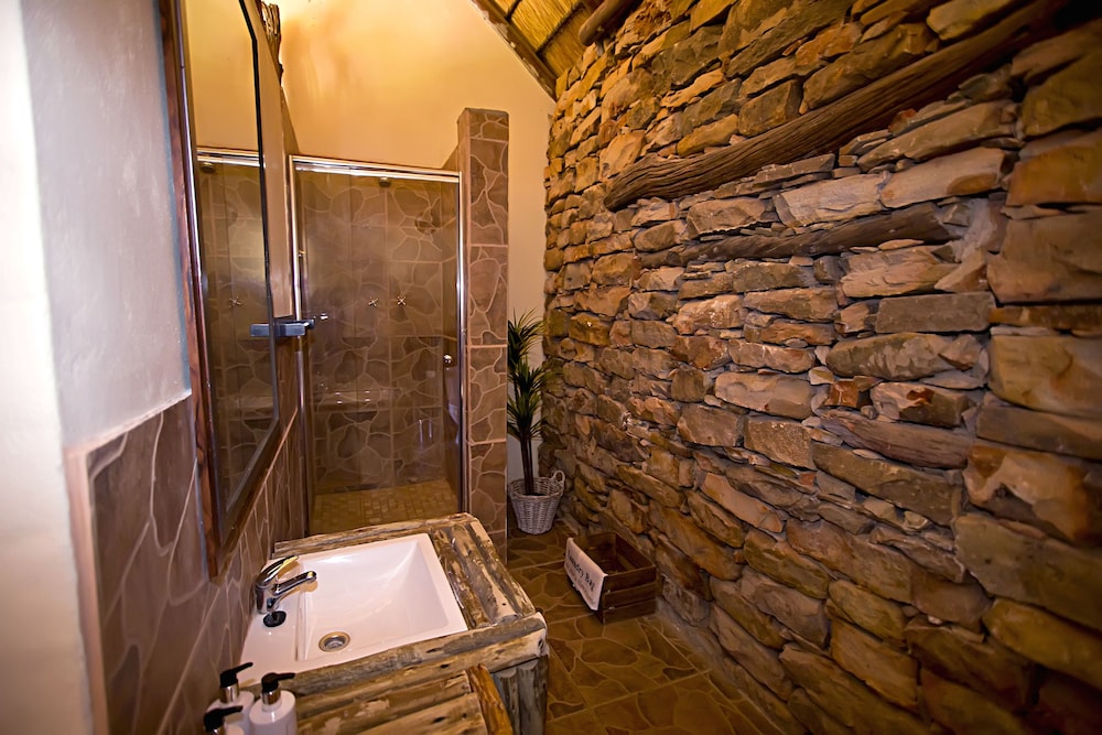 Kudu Lodge - Queen Room photo 3
