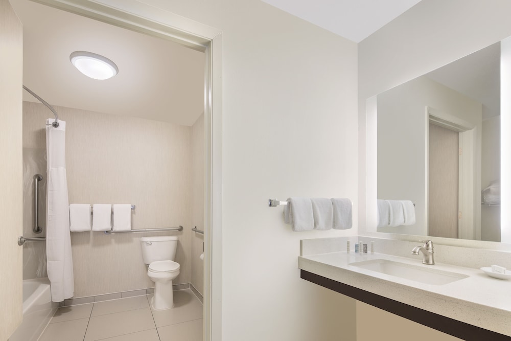 Suite, 1 Bedroom - Photo 6