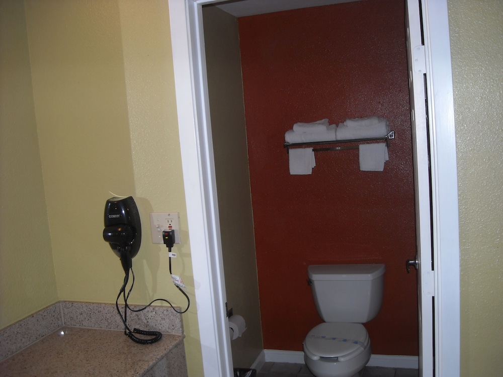 Standard Room, 2 Queen Beds photo 3