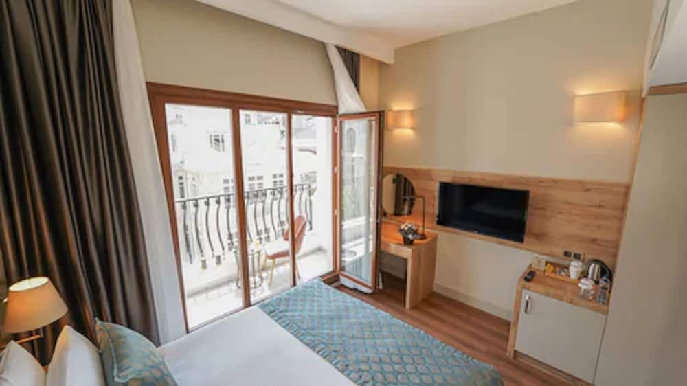 Standard Double Room (With Balcony) photo 1