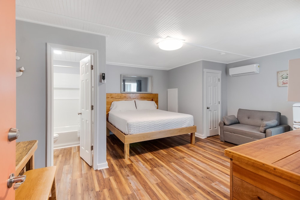 Comfort Room, 1 King Bed with Sofa bed