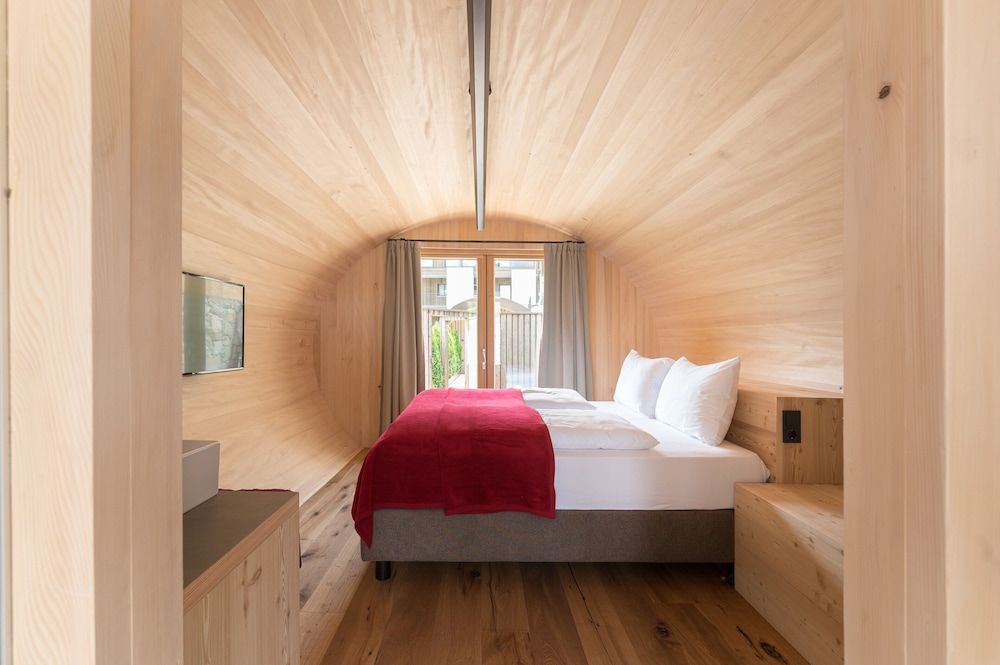 Honeymoon Studio Suite photo 1