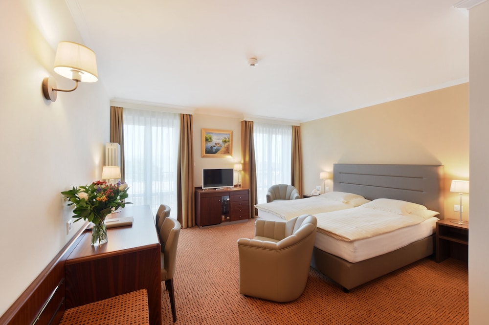 Superior Twin Room, Balcony, Lake View - Photo 4